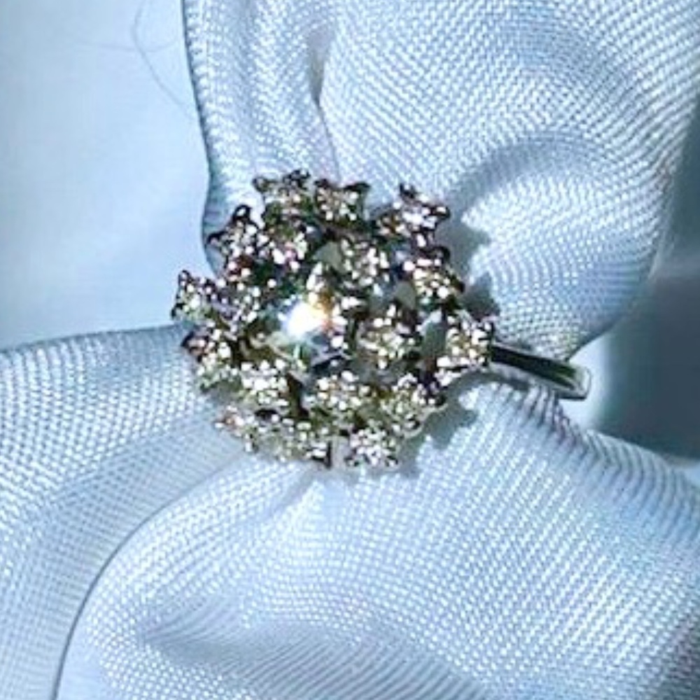 Solid 14K White Gold Diamond Cluster Ring Sz 7